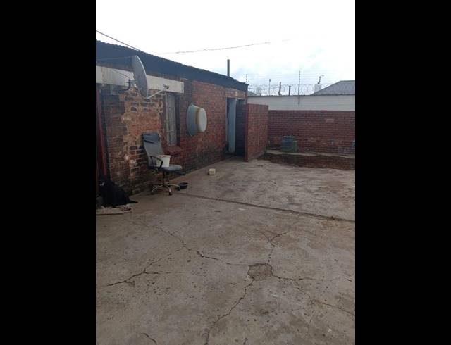 BUSINESS FOR SALE IN SPRINGS CENTRAL